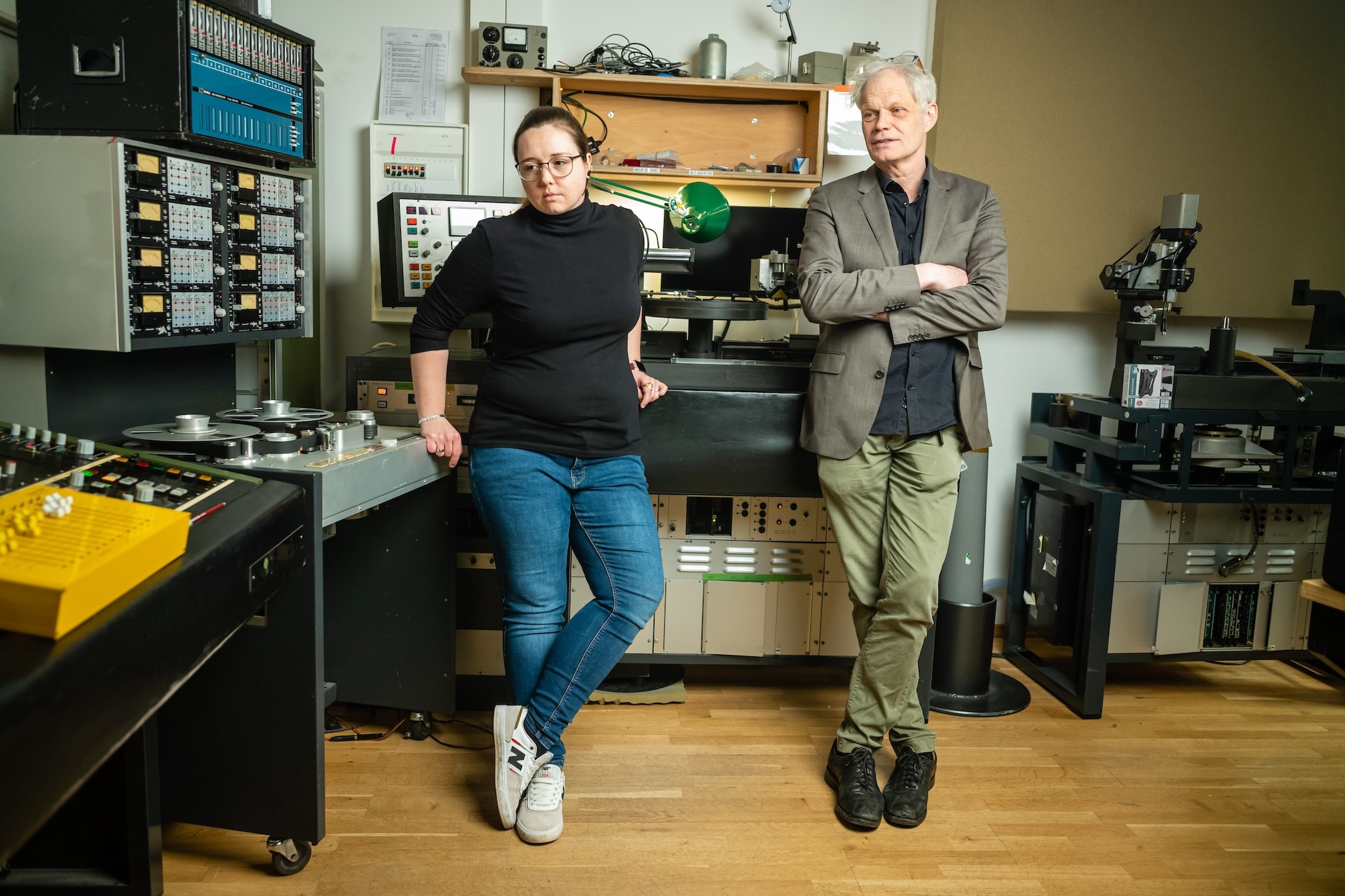 Sidney C. Meyer (l.) and Rainer Maillard in the Room Where Vinyl Magic Happens (Photo: EBS)