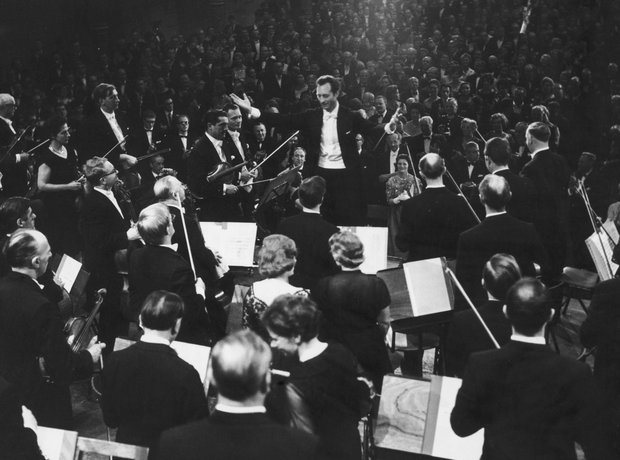 Carlo Maria Giulini with orchestra