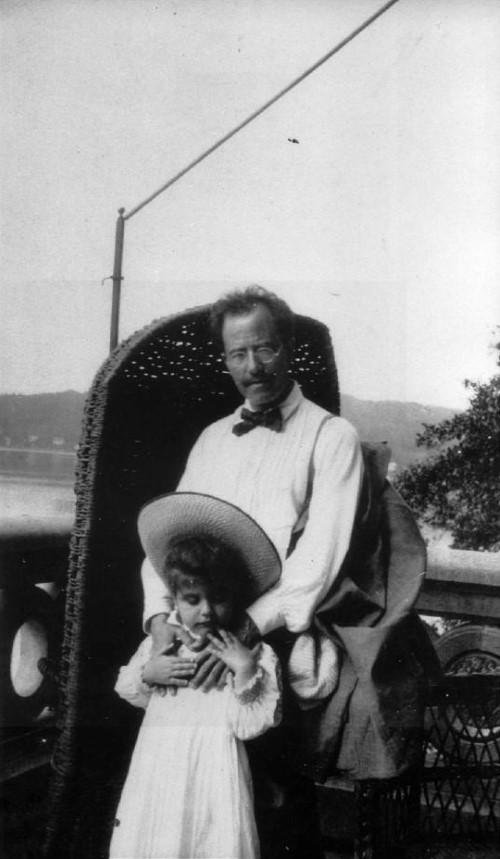 Mahler with his daughter Maria at Maiernigg in 1905