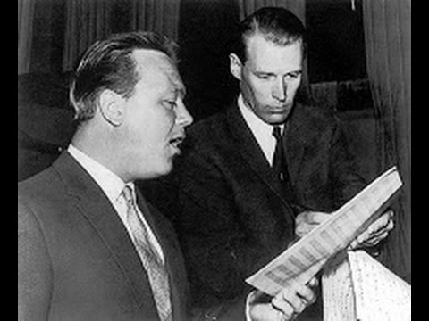 Matt Monro (l.) with George Martin